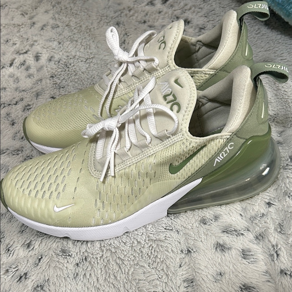 Nike Air 270 Sneakers in Green and White - Picture 3 of 5
